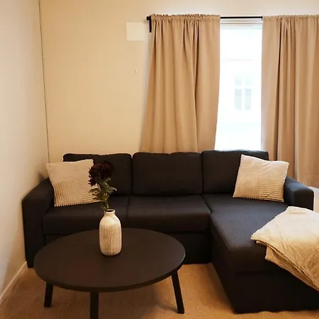 Modern Spacious In Toyen Appartamento